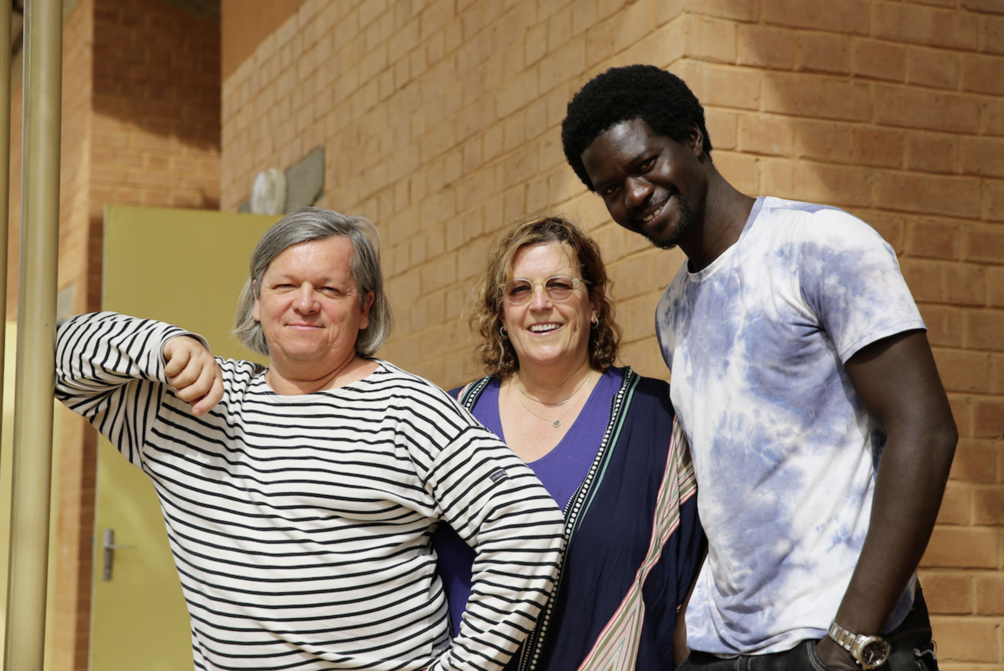 vlnr. Claus Föttinger, Jeannette Mohr, Moustapha Diop - Operndorf Afrika Burkina Faso 2017 - Foto © Operndorf Afrika Studio For Artistic Research Claus Föttinger Moustapha Diop Jeannette Mohr Düsseldorf