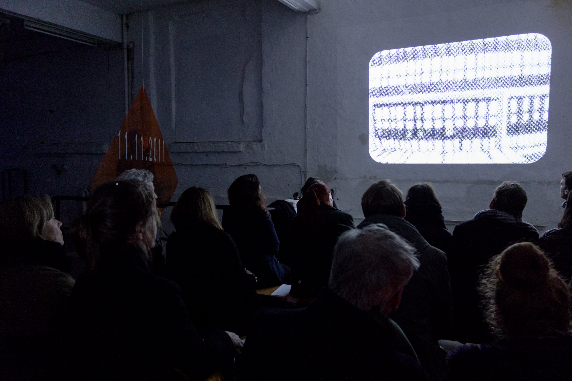 COURTROOM - TALK + SCREENING + RELEASE of »courtroom #1« - DIE HAUT IST AUF DER HUT mit Madeleine Bernstorff (SPOTS) - 17.11.2017 Studio For Artistic Research Maximiliane Baumgartner Alex Wissel Düsseldorf